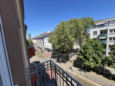 Willkommen in Mannheim-Lindenhof, 4 ZKB mit 2 Balkon im Altbau