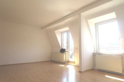 **3 Zi-Wohnung mit EBK, Dachterrasse, Balkon und Aufzug **