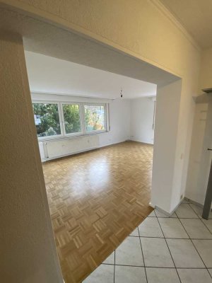 Schöne sehr helle 3-Zimmer-Wohnung mit Balkon und Einbauküche in Böblingen