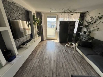 STILVOLL WOHNEN ÜBER DEN DÄCHERN – MODERNISIERTE 3-ZIMMER-WOHNUNG MIT ZWEI BALKONEN & GARAGE