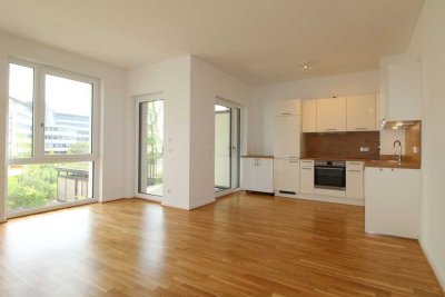 Großzügige 2 Zimmer mit offener Küche und Balkon in ruhiger Seitenstraße!
