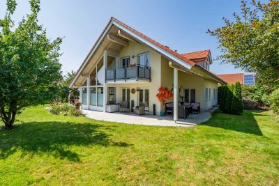 Viel Platz - Modernes Wohnhaus mit sonnigem Grundstück in Tussenhausen