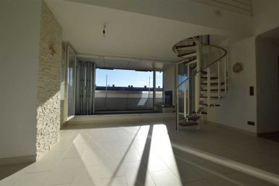 ** Einzigartige City-Wohnung mit Kamin in Isar und U-Bahn Nähe zum sofortigen Sebstbezug **