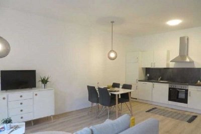 Tolle 1,5 Zi.-Wohnung und Balkon mit Einbauküche