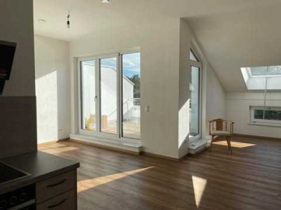Stilvolle, neuwertige 3-Zimmer-Dachgeschosswohnung mit gehobener Innenausstattung mit EBK in Dorfen