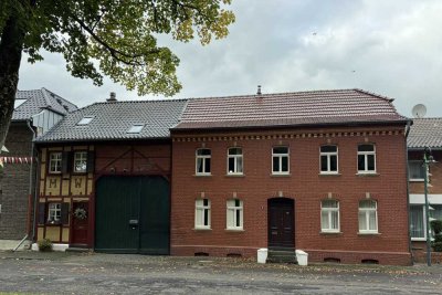 Haus für die große Familie in historischer Hofanlage