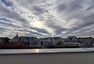 Rochusmarkt: Dachgeschoss-Maisonette mit Fernblick im Erstbezug!