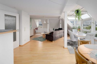 Oberkassel! Großzügige Dachgeschosswohnung mit Panoramafenster