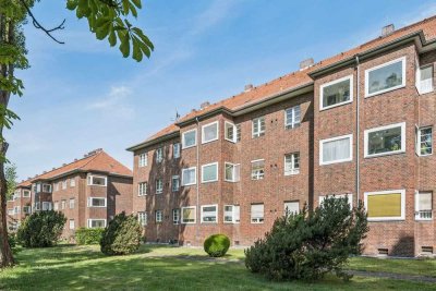 Bezugsfreie Altbauwohnung mit hohen Decken, Wintergarten und großzügigem Gemeinschaftsgarten