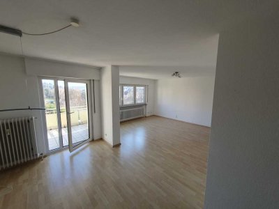 Helle 3,5-Zi-Dachgeschosswohnung/Balkon/Garage in Esslingen