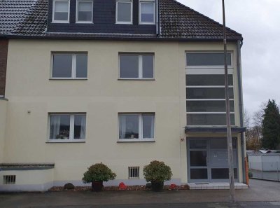 Dachgeschoss-Whg., 2-Zimmer, mit Balkon u. Keller in Leverkusen-Bürrig