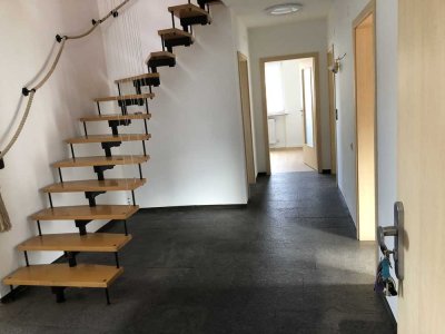 Großzügige 4,5-Zimmer Maisonette-Wohnung mit Süd-Loggia und Süd-Balkon