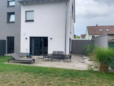 traumhafte topexklusive Wohnung 3 ZKB mit Terrasse/Garten in Uni-Nähe in Homburg-Saar