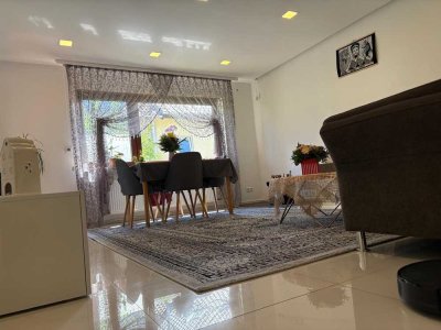 Stilvolle, sanierte 2-Zimmer-Wohnung mit Balkon und EBK in Markgröningen
