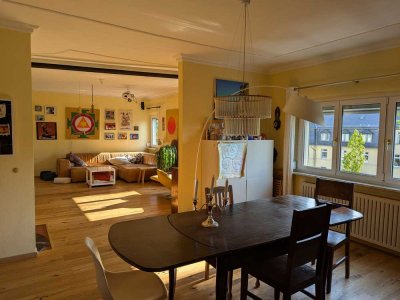 4,5-Zimmer-Altbauwohnung | ca. 136 qm | mit Balkon | Frankfurt-Dornbusch