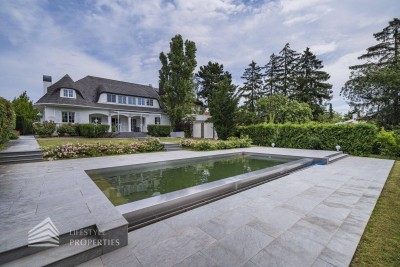 Villa mit Nebengebäude und Pool in Top-Ruhelage