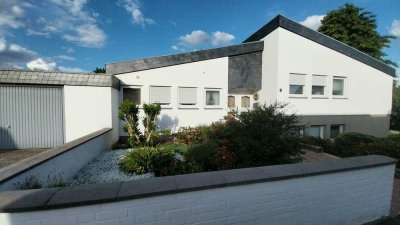 Ein Juwel für anspruchsvolle Wohnträume- provisionsfrei , EFH mit Einliegerwohnung. Wintergarten.