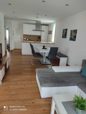 Exklusive 1,5-Raum-Wohnung mit gehobener Innenausstattung mit EBK in Großostheim