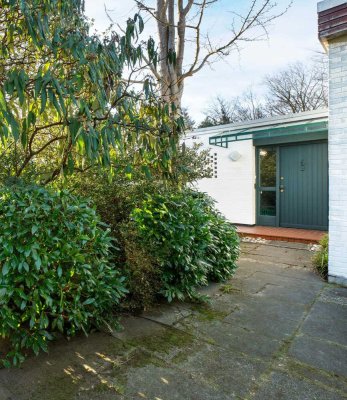 RESERVIERT "… ein lauschiges Plätzchen!" Großzügiger Atrium - Bungalow zur Modernisierung