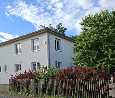 Moderne Stadtvilla auf Traumgrundstück angrenzend zum Elbauenpark