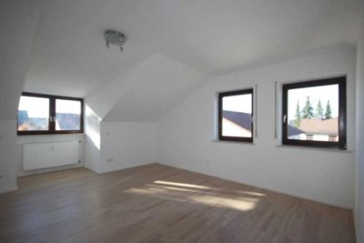 Charmante 2-Zimmer-Dachgeschosswohnung mit Einbauküche in Obermenzing