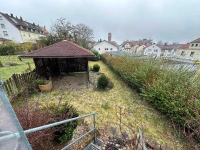 +++ Großzügige Erdgeschosswohnung mit ebenem Garten, überdachte Gartenterrasse, 2 Garagen und Ste...