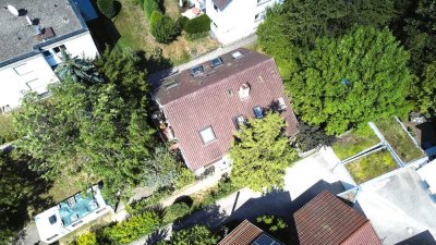 Wohnen am Eichenhain: 2 Familienhaus (197 m²) mit großem Garten im schönen Riedenberg