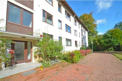 Schwachhausen: 4-Zimmer--Wohnung mit Einbauküche und Balkon