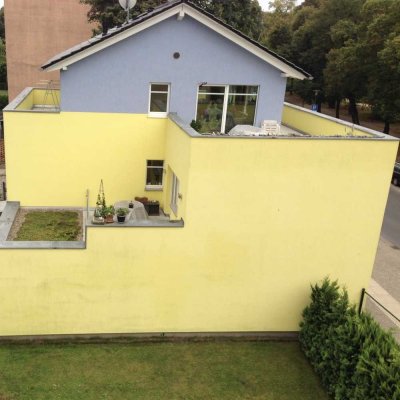 Wohn- und Geschäftshaus am Park im Frankfurter Zentrum mit Parkplätzen und Garten. Top-Ausstattung.