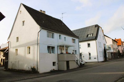 Gemütliches Zweifamilienhaus mit Scheune - Garage und Garten in Höpfingen