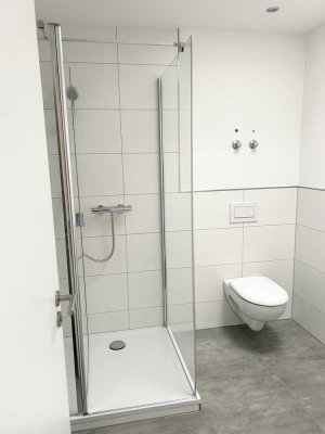 Attraktive, frisch renovierte, helle 2,5 Zimmer Wohnung mit Süd-Balkon