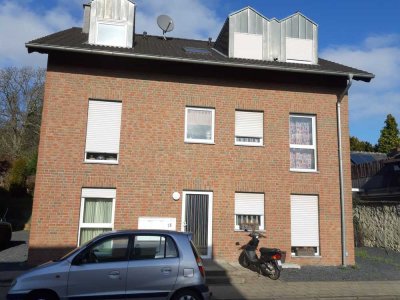 3 Zimmer- Etagenwohnung mit Balkon u. PKW Stellplatz WBS Erforderlich!