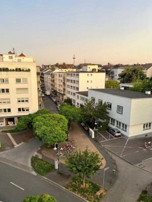 2-Zimmer Penthouse-Wohnung mit grosser Dachterrasse im Nordend (Friedberger Platz)