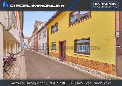 Sie hier? Wir auch! Gepflegtes Stadthaus mit flexiblem Wohnkonzept, gr. Innenhof mitten im Zentrum