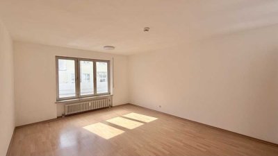NEU am Markt: Freies 1-ZKB Appartement bei der Fuggerei mit neuer EBK und  TG