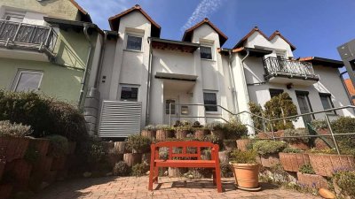 Ideal für Familien: Haus mit Topausstattung: 4 Zi., EBK, Kamin, Garten, Sauna & Wärmepumpe
