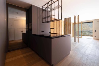 Exklusive Dachgeschosswohnung in sonniger Bestlage (06352)