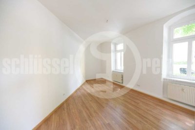 *Frisch renovierte 2-Raum-Altbau-Wohnung!* 2,85 Meter Raumhöhe l Wohnküche l Echtholztüren*