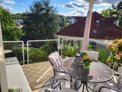Luxuriöse, helle 3-4 Zi Wohnung in bester, ruhiger Lage im 1. OG mit 2 Balkonen Wiesbaden-Nordost