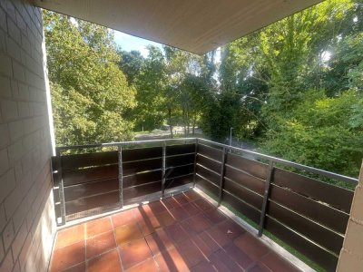 Stilvolle, gepflegte 2-Raum-Wohnung mit Balkon am Burgauer Wald