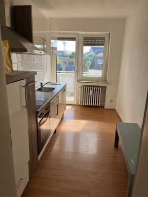 renovierungsbedürftige Dachgeschosswohnung mit Balkon im Stadtzentrum