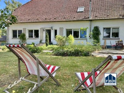 Modernisiertes Zweifamilienhaus auf einem großzügigen Areal in Goldenstädt