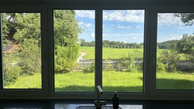 **Stilvolle Doppelhaushälfte** mit luxuriöser Ausstattung, großem Garten und idyllischer Seenähe