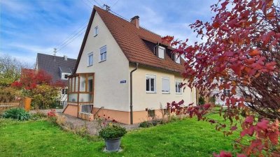 Freistehendes Ein-bzw. Zweifamilienhaus mit Garten!