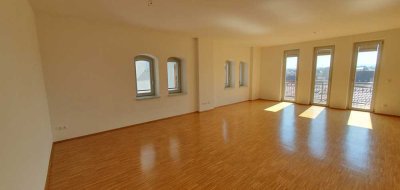 Elegante repräsentative Wohnung mit herrlichem Ausblick in kernsanierter ehem. Brauerei