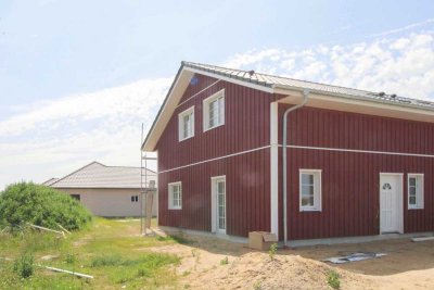 Charmantes Holzhaus mit Schwedenhaus-Flair – Neubau DHH mit Charakter im Luftkurort Leck