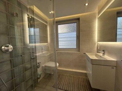 Modere Maisonette-Wohnung mit Garten und Garage