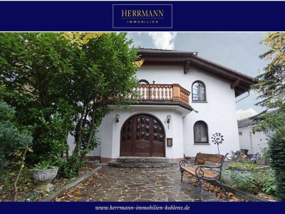 Einfamilienhaus mit großzügigem Raumgefühl, Doppelgarage und Weitblick in ruhiger Randlage