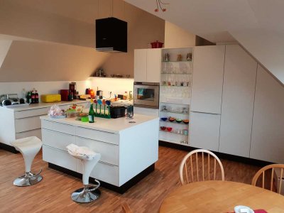 Exklusive, 4,5-Zimmer-Maisonettewohnung mit großer Dachterrasse und Einbauwohnküche in Nürnberg