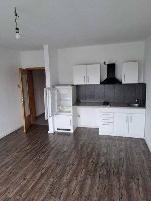 Single-Wohnung mit Balkon und Küche